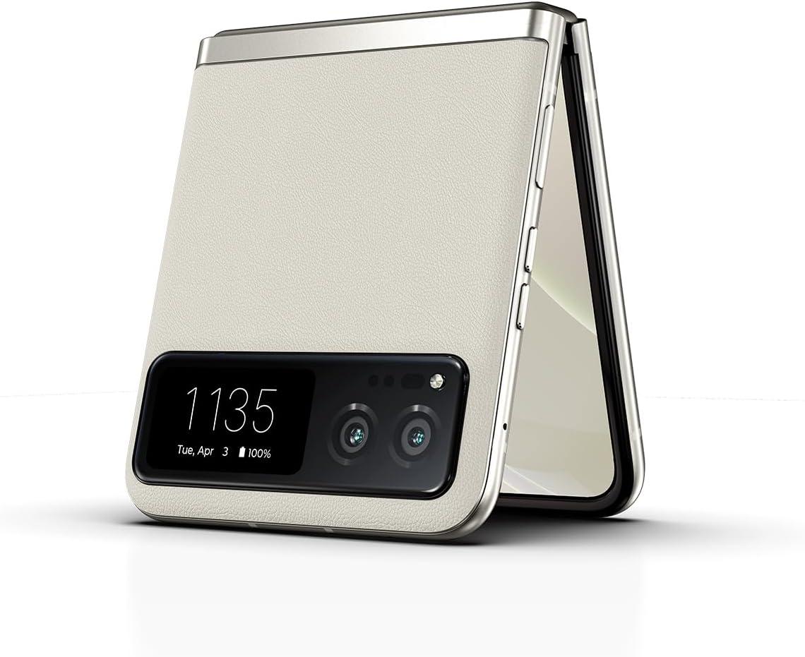 Exploring the Motorola razr 2023: Our take​ on Style ​and Tech